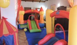 Sala Feste con gonfiabile per bambini - Casale Fedele B&B, Ronciglione, Viterbo